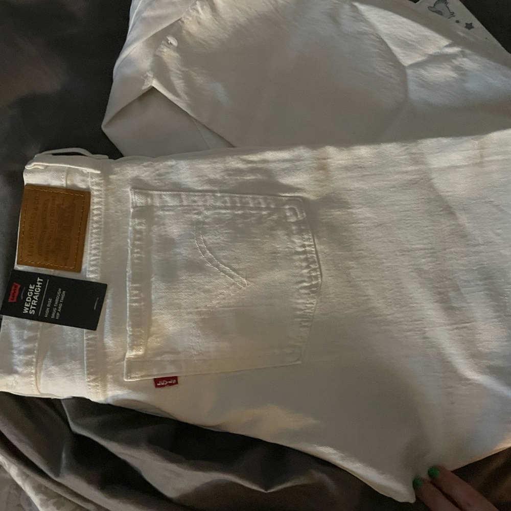 White Levi’s White Wedge Straight size 32x26